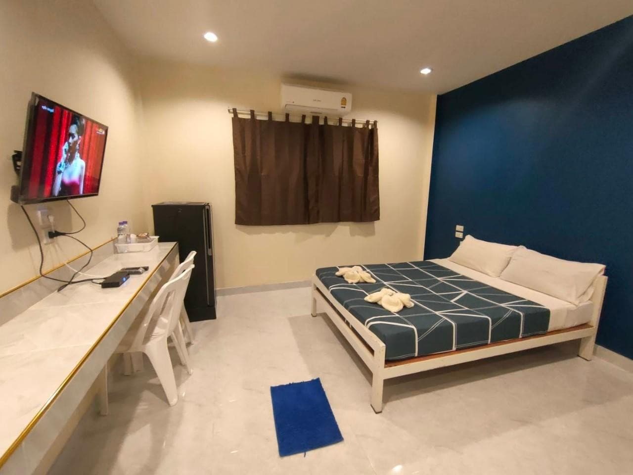 ห้องดีลักซ์ ควีน พร้อมเตียงควีน 1 เตียง