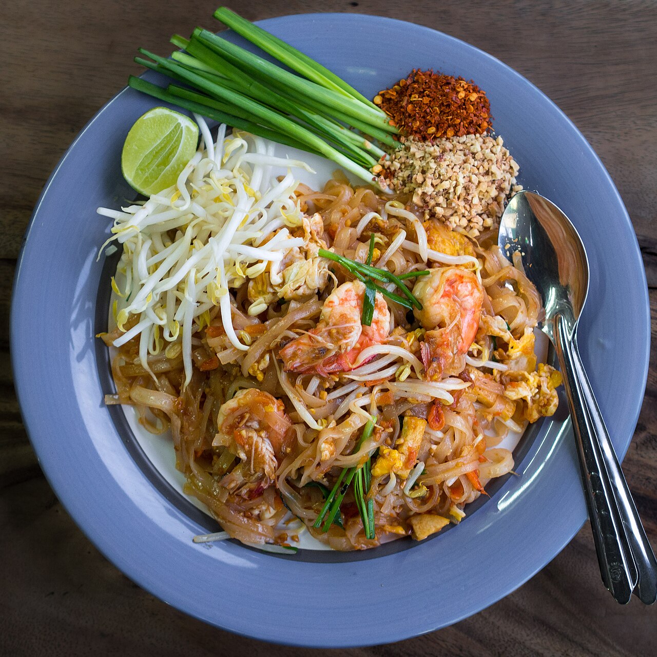 Pad thai with river prawn